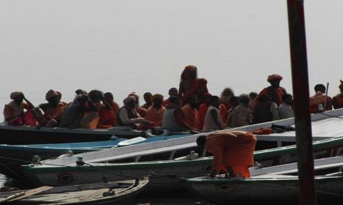 INDIE / Uttar Pradesh / Varanasi / rejs po Gangesie