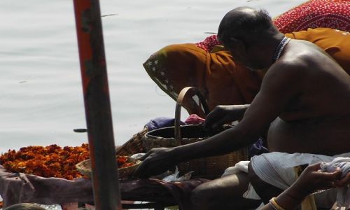 INDIE / Uttar Pradesh / Varanasi / pielgrzym