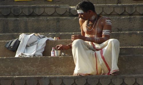 INDIE / Uttar Pradesh / Varanasi / pielgrzym