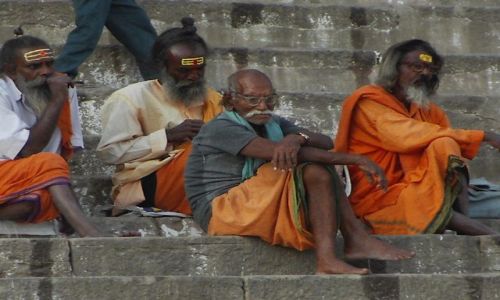 INDIE / Uttar Pradesh / Varanasi / pielgrzymi