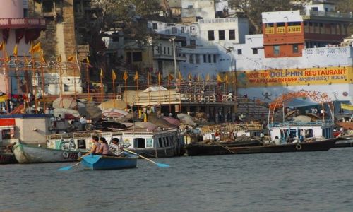 INDIE / Uttar Pradesh / Varanasi / z odzi