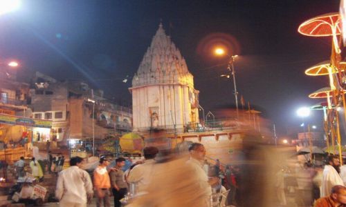 INDIE / Uttar Pradesh / Varanasi / czczenie rzeki