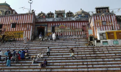 INDIE / Uttar Pradesh / Varanasi / kolorowy gath