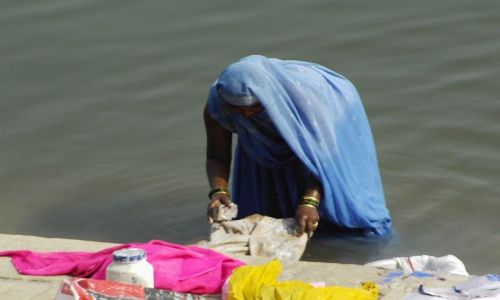 INDIE / Uttar Pradesh / Varanasi / pranie