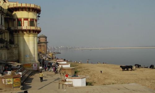 INDIE / Uttar Pradesh / Varanasi / widok na Ghaty