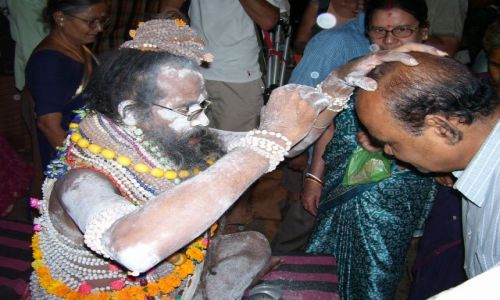 Zdjecie INDIE / Uttar Pradesh / Waranasi / Bogosawiestwo