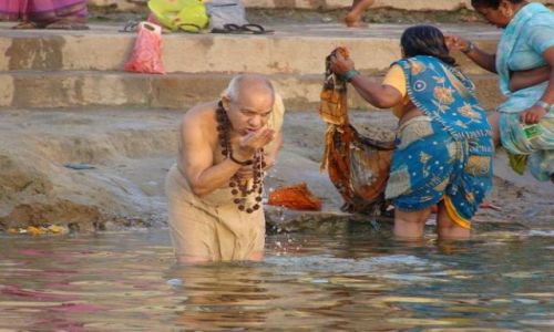 Zdjecie INDIE / Uttar Pradesh / Varanasi / O poranku