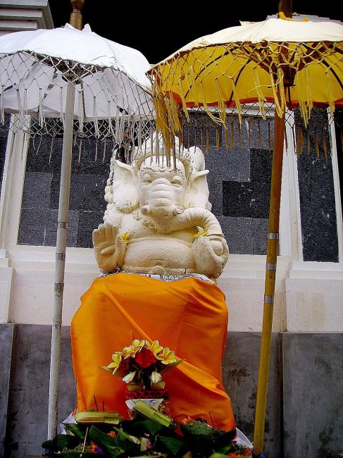 Zdjęcia: Sanur - Bali -świątynia przy plaży, Bali, ofiary już złożone, INDONEZJA Zdjęcia: Sanur - Bali -świątynia przy plaży, Bali, ofiary już złożone, INDONEZJA