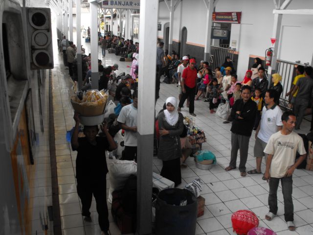 Zdjęcia: Jawa, trasa pociągu Bandung Yogyakarta, scenki z podróży, INDONEZJA Zdjęcia: Jawa, trasa pociągu Bandung Yogyakarta, scenki z podróży, INDONEZJA