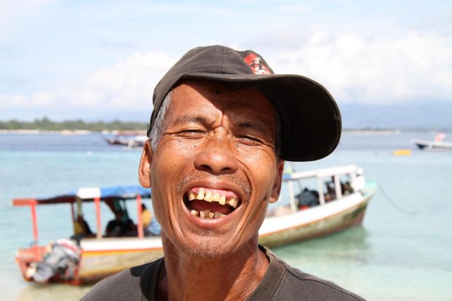 Zdjęcia: Gili, Indonezja, SZCZERE UŚMIECHY KUMPEL 2, INDONEZJA Zdjęcia: Gili, Indonezja, SZCZERE UŚMIECHY KUMPEL 2, INDONEZJA