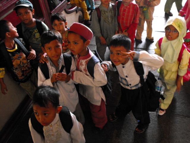 Zdjęcia: gdzieś po drodze, środkowa Jawa, ach te urwisy, INDONEZJA Zdjęcia: gdzieś po drodze, środkowa Jawa, ach te urwisy, INDONEZJA