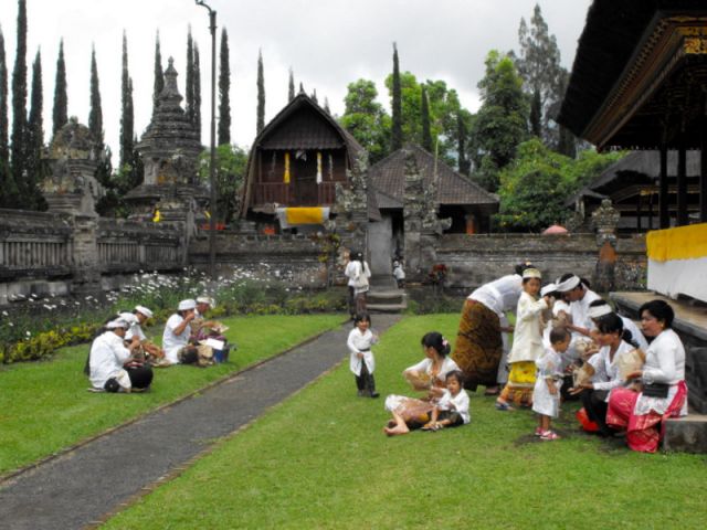 Zdjęcia: Bali, Bali, świąteczny posiłek , INDONEZJA Zdjęcia: Bali, Bali, świąteczny posiłek , INDONEZJA