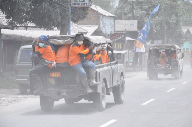 Zdjęcia: Yogyakarta / Kaliurang, Java, Skutki wybuchu jawajskiego wulkanu Merapi, INDONEZJA Zdjęcia: Yogyakarta / Kaliurang, Java, Skutki wybuchu jawajskiego wulkanu Merapi, INDONEZJA