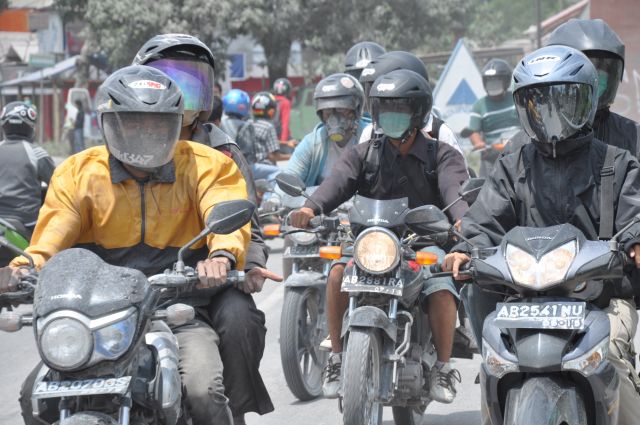 Zdjęcia: Yogyakarta / Kaliurang, Java, Skutki wybuchu jawajskiego wulkanu Merapi, INDONEZJA Zdjęcia: Yogyakarta / Kaliurang, Java, Skutki wybuchu jawajskiego wulkanu Merapi, INDONEZJA