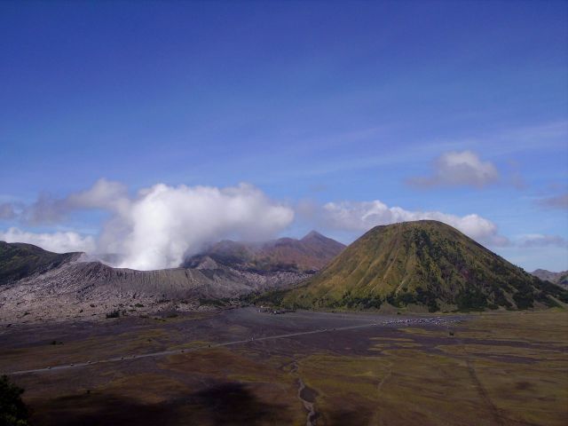 Zdjęcia: Cemero Lawang, Jawa, wulkany widziane z perespektywy Cemero Lawang, INDONEZJA Zdjęcia: Cemero Lawang, Jawa, wulkany widziane z perespektywy Cemero Lawang, INDONEZJA