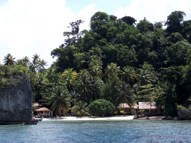 Zdjęcia: Kadidiri, Togian Islands (Sulawesi), ... do brzegu labiryntem rafy ...., INDONEZJA Zdjęcia: Kadidiri, Togian Islands (Sulawesi), ... do brzegu labiryntem rafy ...., INDONEZJA