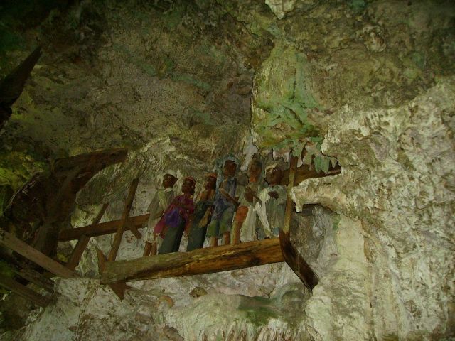 Zdjęcia: Tampangallo, Sulawesi Południowe, tau-tau w jaskini Tampangallo, INDONEZJA Zdjęcia: Tampangallo, Sulawesi Południowe, tau-tau w jaskini Tampangallo, INDONEZJA