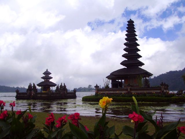 Zdjęcia: światynia na jeziorze Danu Bratan, Bali, światynia na jeziorze, INDONEZJA Zdjęcia: światynia na jeziorze Danu Bratan, Bali, światynia na jeziorze, INDONEZJA