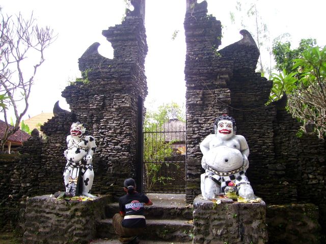 Zdjęcia: Sanur, Bali, złożenie ofiary, INDONEZJA Zdjęcia: Sanur, Bali, złożenie ofiary, INDONEZJA
