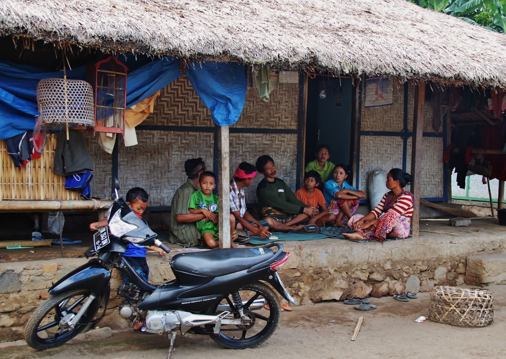 Zdjęcia: Wioska Sasaków, Lombok, Sjesta, INDONEZJA Zdjęcia: Wioska Sasaków, Lombok, Sjesta, INDONEZJA