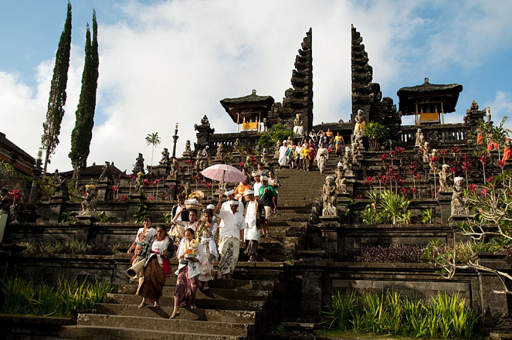 Zdjęcia: Bali, świątynia Pura Besakih, procesja, INDONEZJA Zdjęcia: Bali, świątynia Pura Besakih, procesja, INDONEZJA