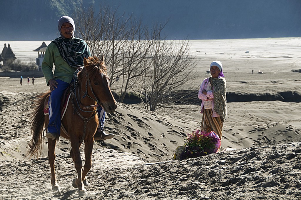 Zdjęcia: wulkan Bromo, jeździec, INDONEZJA Zdjęcia: wulkan Bromo, jeździec, INDONEZJA