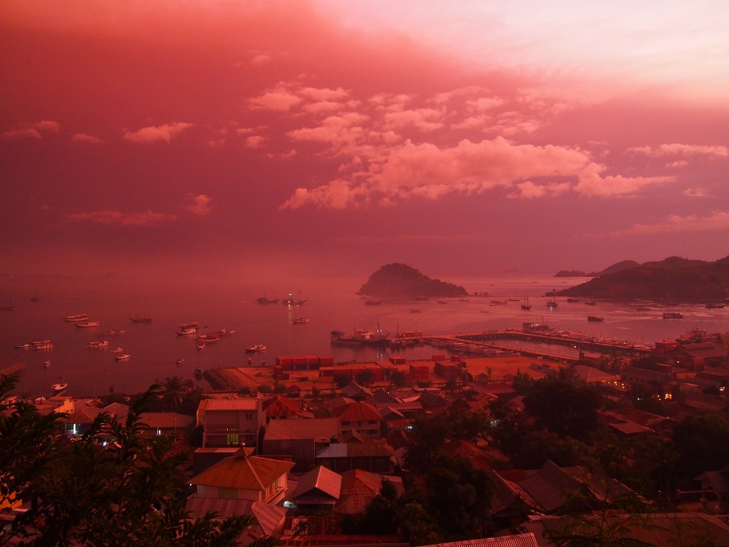 Zdjęcia: Labuan Bajo, Flores, Chwila po wybuchu wulkanu Sangeang, INDONEZJA Zdjęcia: Labuan Bajo, Flores, Chwila po wybuchu wulkanu Sangeang, INDONEZJA