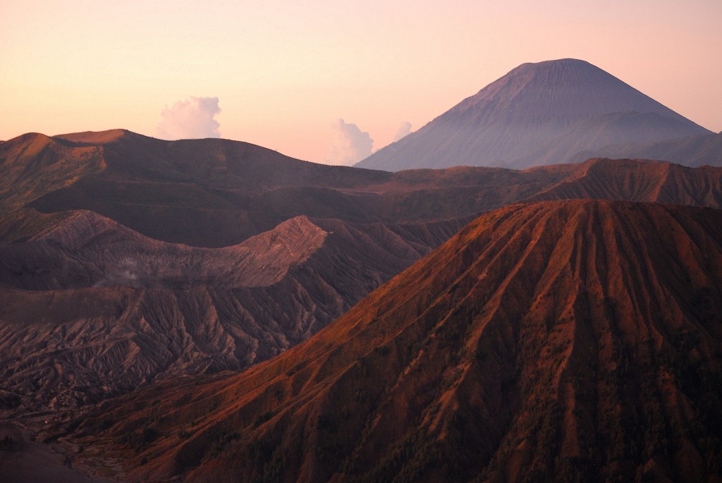 Zdjęcia: Wulkan Bromo, Jawa, Wulkaniczna ziemia, INDONEZJA Zdjęcia: Wulkan Bromo, Jawa, Wulkaniczna ziemia, INDONEZJA