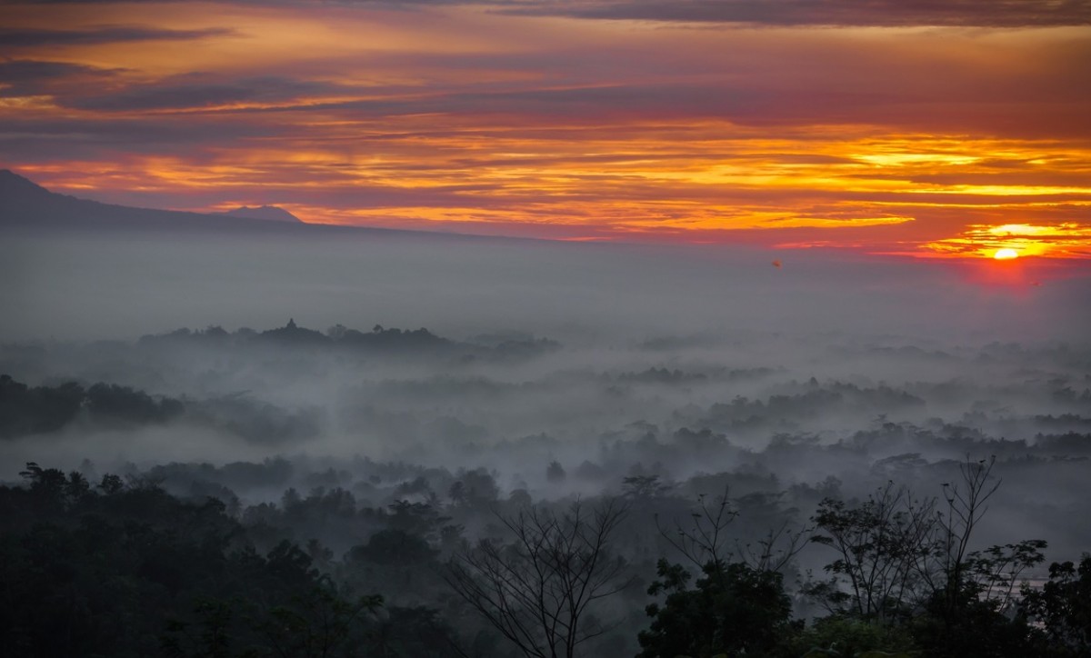 Zdjęcia: Setumbu Hill/ Świątynia Borobudur, środkowaJawa , Wschód nad Borobudur, INDONEZJA Zdjęcia: Setumbu Hill/ Świątynia Borobudur, środkowaJawa , Wschód nad Borobudur, INDONEZJA