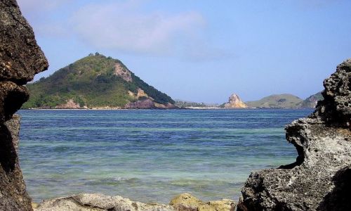 Zdjcie INDONEZJA / wyspa Lombok / wioska Kuta Beach - plaa / widok w ramkach