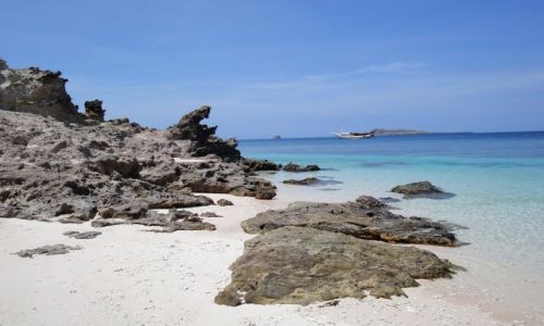 Zdjęcie INDONEZJA / - / Baezludna wyspa w okolicy Komodo /