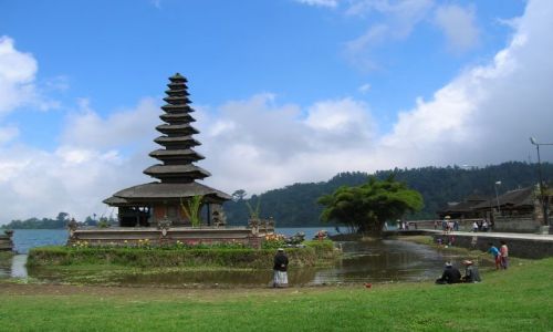 Zdjęcie INDONEZJA / Bedugul--w gorach / 1400 mnpm / Bali -Swiatynia na wodzie