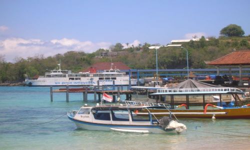 Zdjęcie INDONEZJA / Padangbay / przy plazy / bali -Port w Padangbay