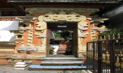 Zdjęcie INDONEZJA / Bali / Kuta / Wejscie do hoteliku