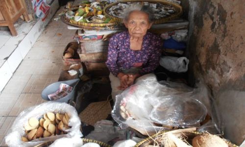 Zdjcie INDONEZJA / malang / bazar / wystraszona pani