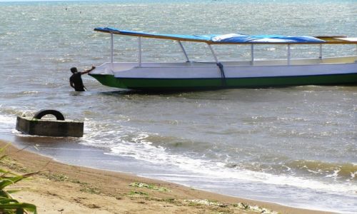 Zdjęcie INDONEZJA / Bali / Na wodach archipelagu / Ręczny napęd
