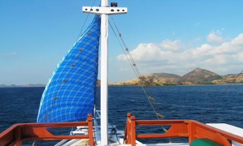 Zdjęcie INDONEZJA / Bali / Na wodach archipelagu / Bękitny żagiel