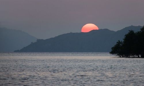 Zdjecie INDONEZJA / Wschodnia Indonezja / Komodo / Wschod Slonca nad Komodo