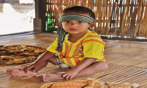 Zdjecie INDONEZJA / Lombok / Wioska Sasakw / Strach ma wielke oczy