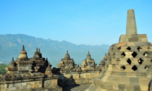 Zdjecie INDONEZJA / Jawa / Yogyakarta - Borobudur / View of Borobudur