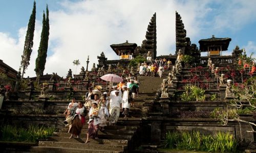 Zdjcie INDONEZJA / - / Bali, witynia Pura Besakih / procesja
