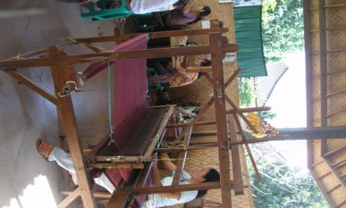 Zdjcie INDONEZJA / BALI / BALI  / kobiety pracujce nad produkcj BATIK