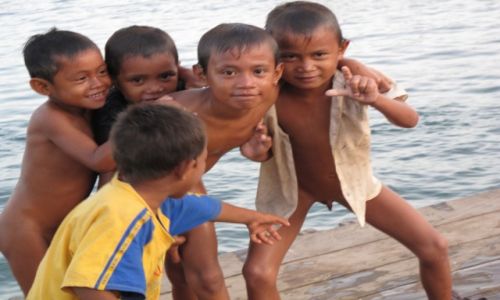 Zdjęcie INDONEZJA / Komodo / Komodo / Dzieci z Komodo