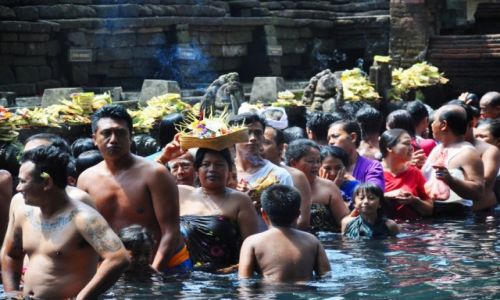 Zdjecie INDONEZJA / Bali / witynia / Kpiel