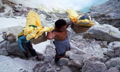 Zdjecie INDONEZJA / Jawa / Wulkan Ijen / miertelny trud