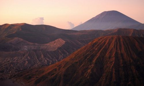 Zdjecie INDONEZJA / Jawa / Wulkan Bromo / Wulkaniczna ziemia