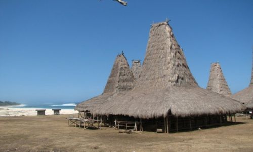 Zdjęcie INDONEZJA / SUMBA / RATEEGARO / wioska