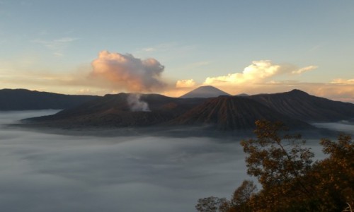 Zdjcie INDONEZJA / JAVA /BROMO  / wulkan Bromo  / wschd soca nad Bromo 