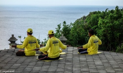 Zdjęcie INDONEZJA / Uluwatu / Uluwatu Temple / Medytacja