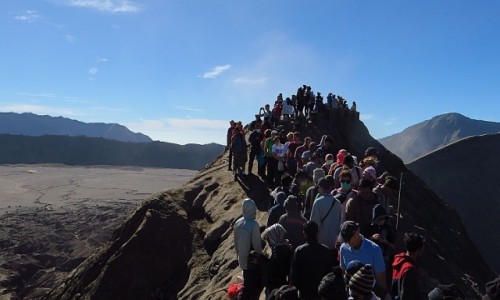 Zdjecie INDONEZJA / Jawa / kaldera Tengger / na krawdzi krateru